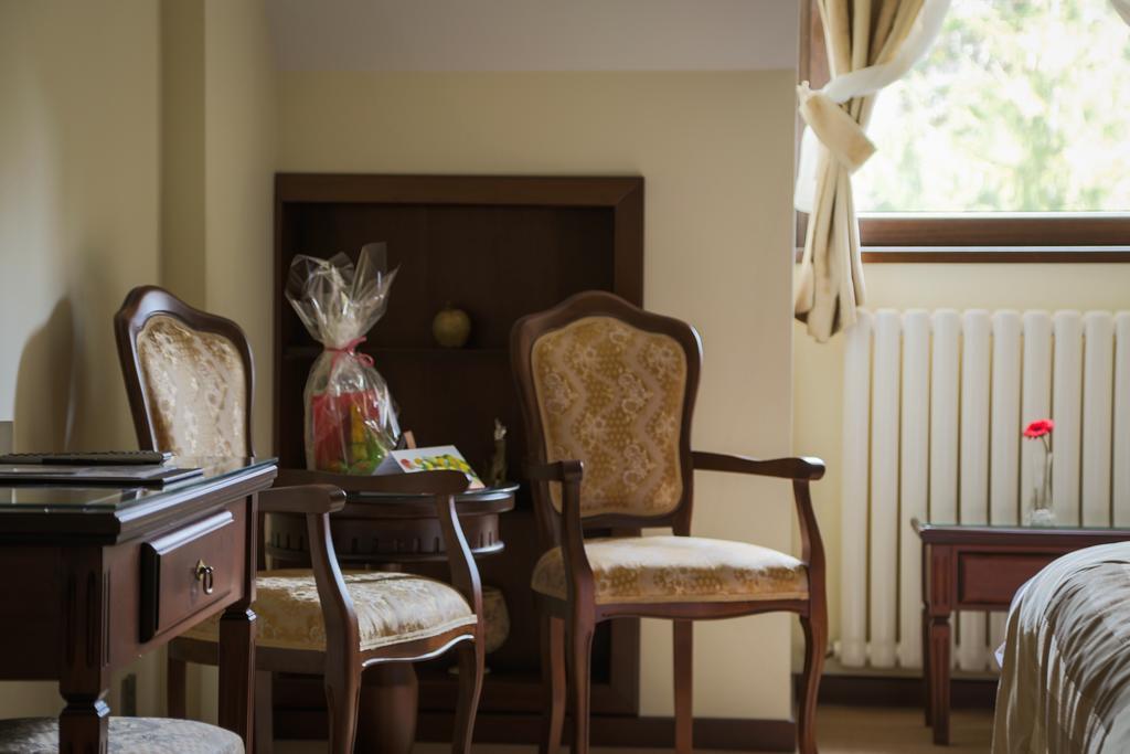 Hotel Foisorul Cu Flori Sinaia Bagian luar foto
