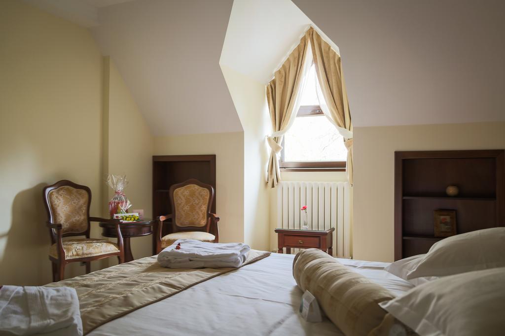 Hotel Foisorul Cu Flori Sinaia Bagian luar foto