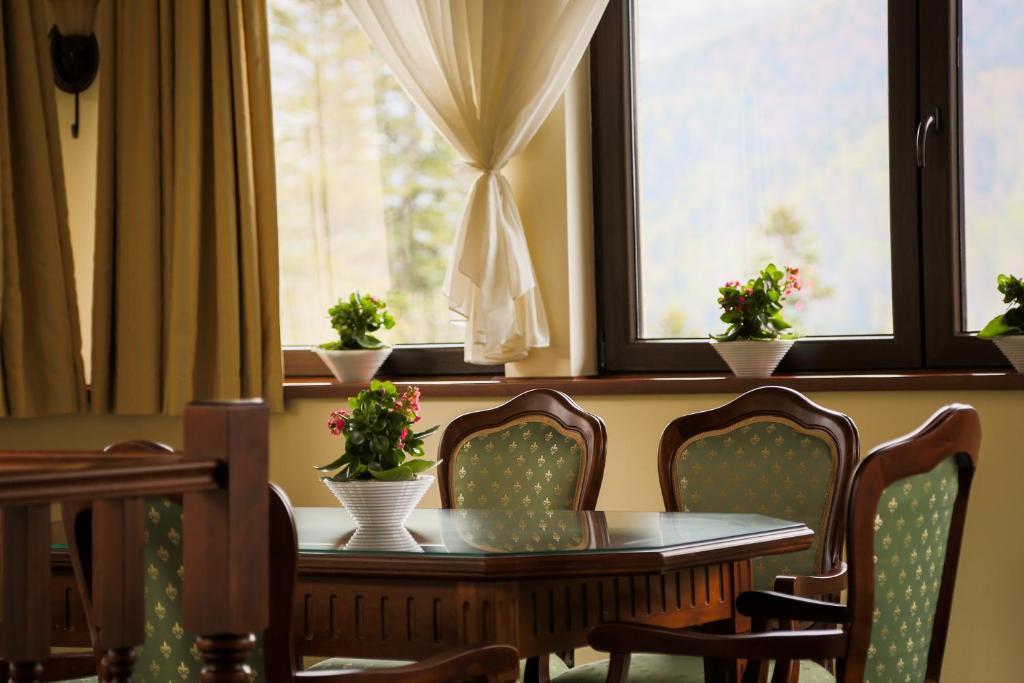 Hotel Foisorul Cu Flori Sinaia Bagian luar foto